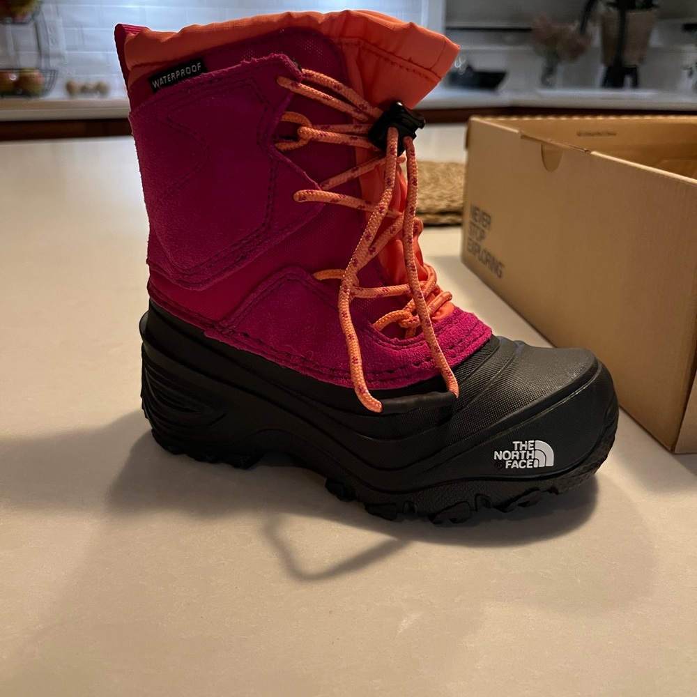 Brand new in box*** North Face youth Allen glow V WP